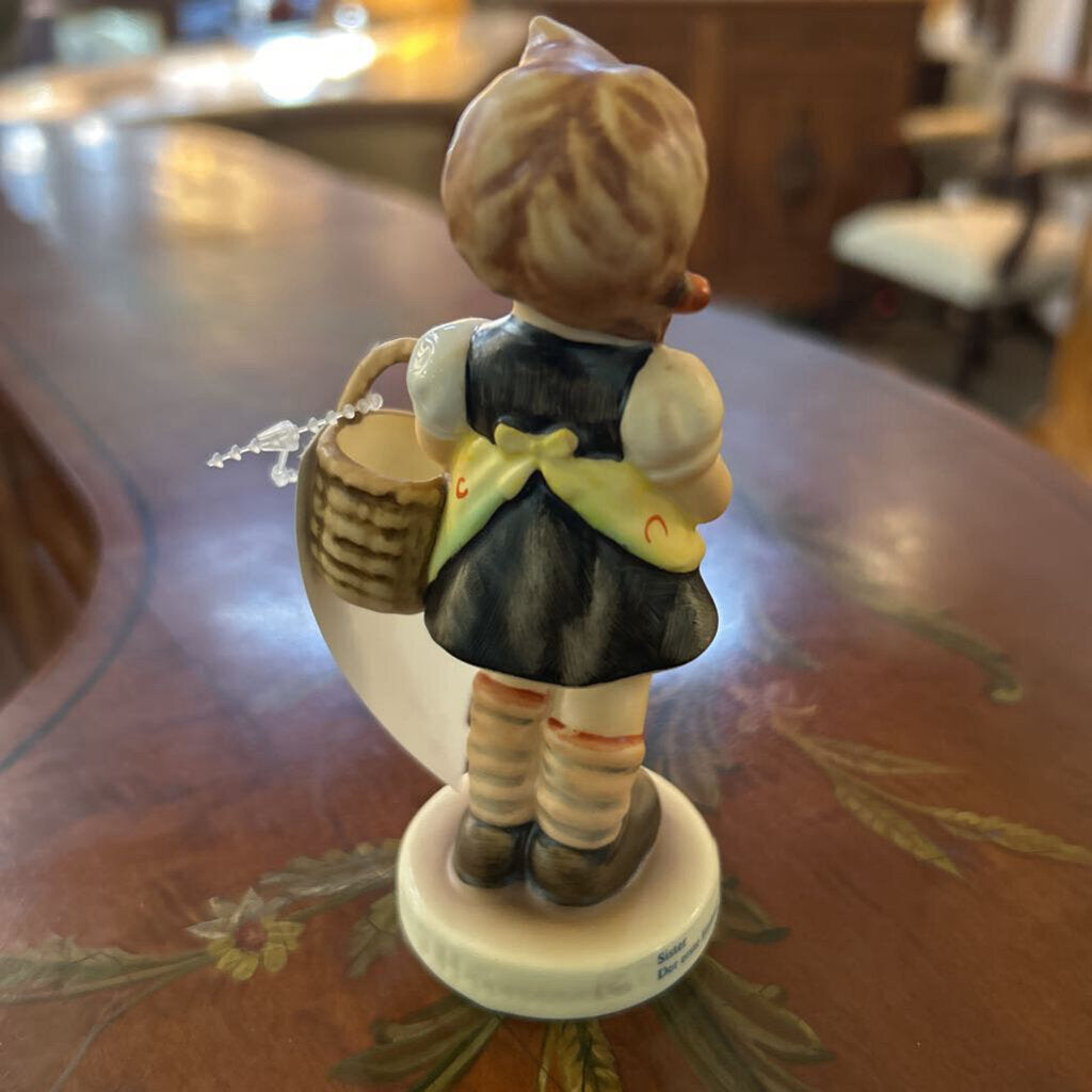 M.I. Hummel "sister" Figurine #98, Goebel TMK-6.