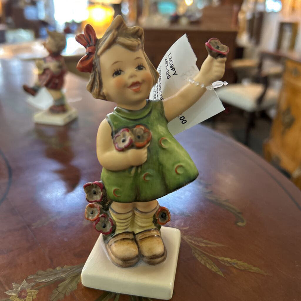 M.I. Hummel "spring cheer" Figurine #72, Goebel TMK-6.