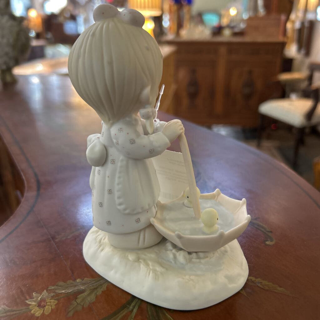 Enesco Precious Moments Collection- Let Love Reign. .