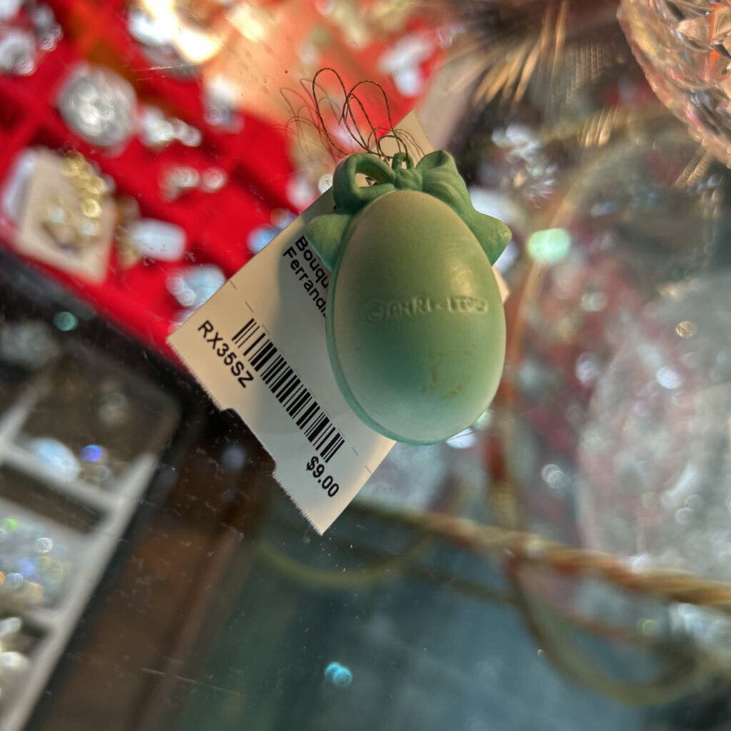 Anri Annial Collectible Egg Ornament "The Bouquet" By Juan Ferrandiz, Italy.