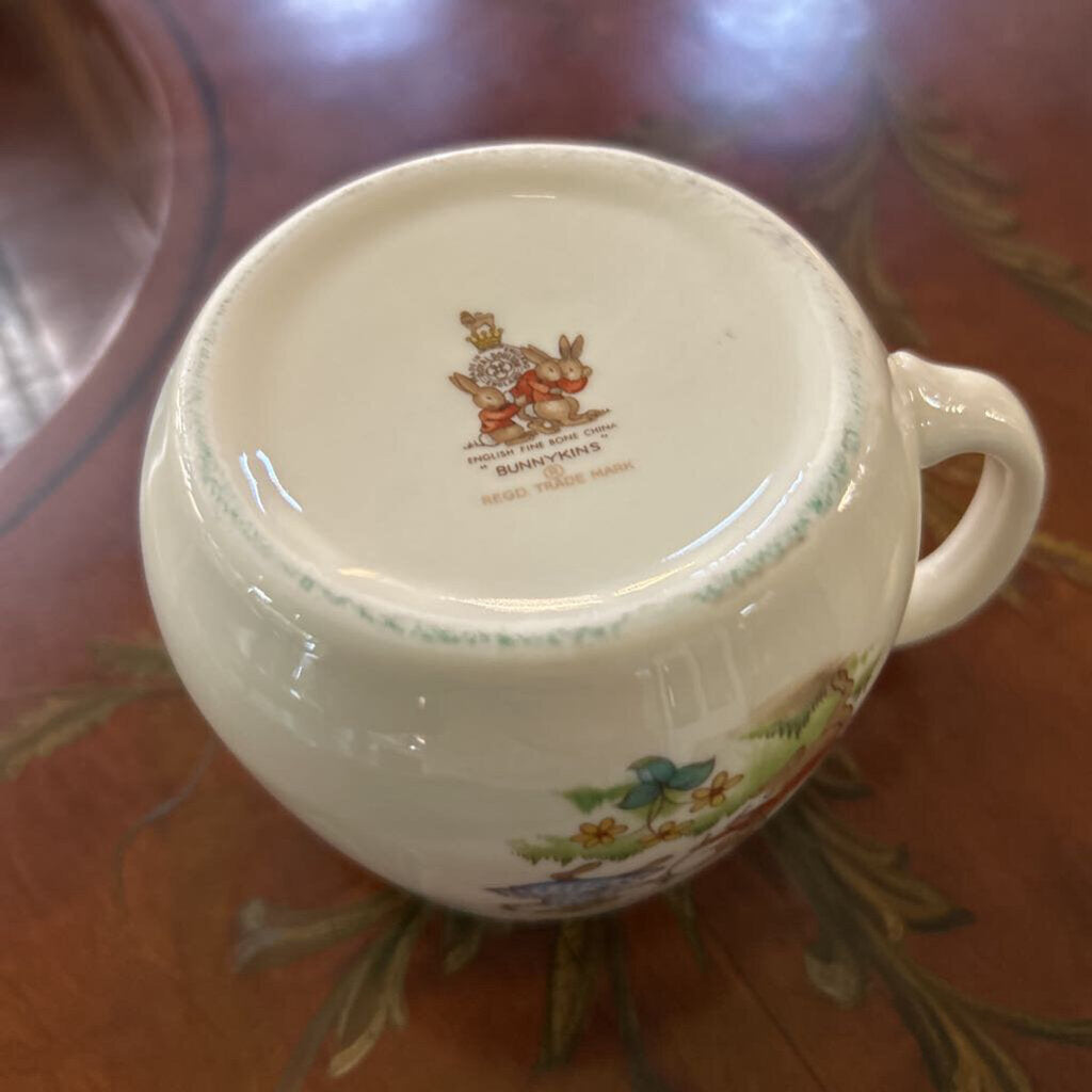 Royal Doulton Bunnykins collection mug 1-Handled. "Skipping jump rope"