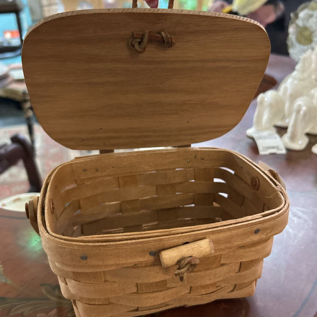 Longaberger Handwoven Wooden Basket with fitted wooden lid, made in USA. c.1980s.