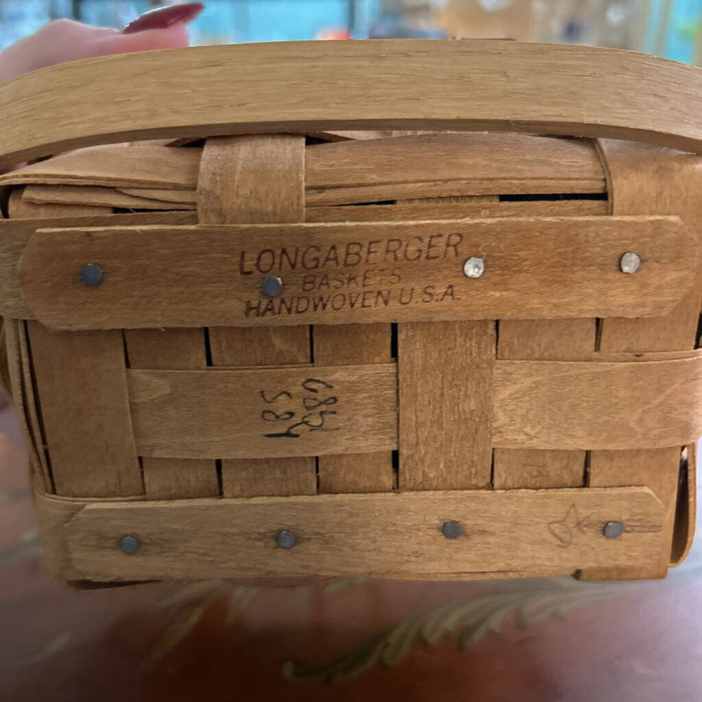 Longaberger Handwoven Wooden Basket with fitted wooden lid, made in USA. c.1980s.