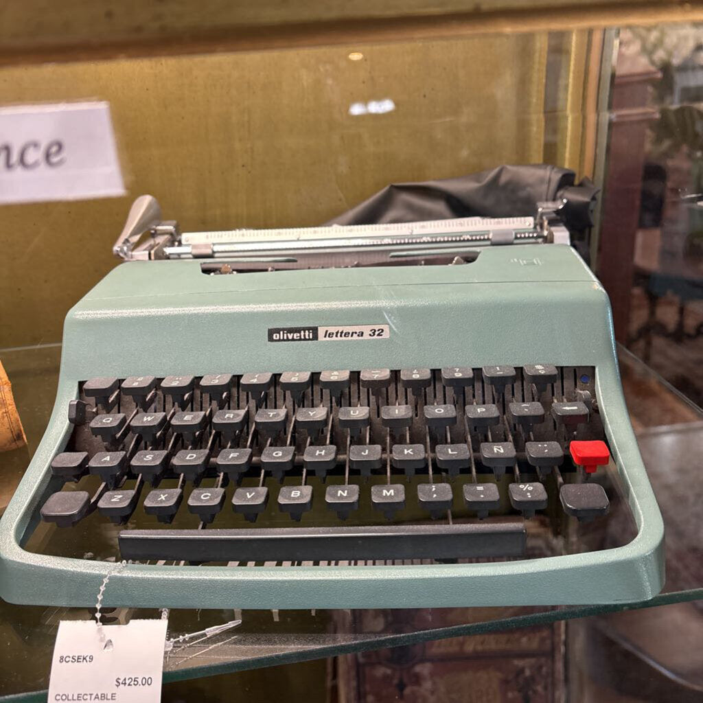 Olivetti Lettera 32 portable typewriter, circa 1963. Mint condition