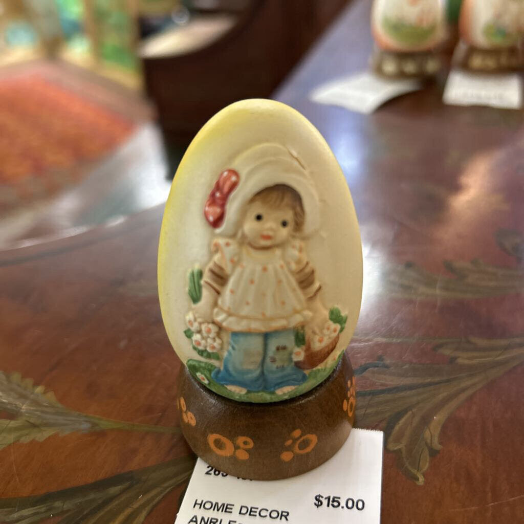 ANRI Ferrandiz annual collection egg, Made in Italy, H.Painted- 1985 Child with Flower Basket .