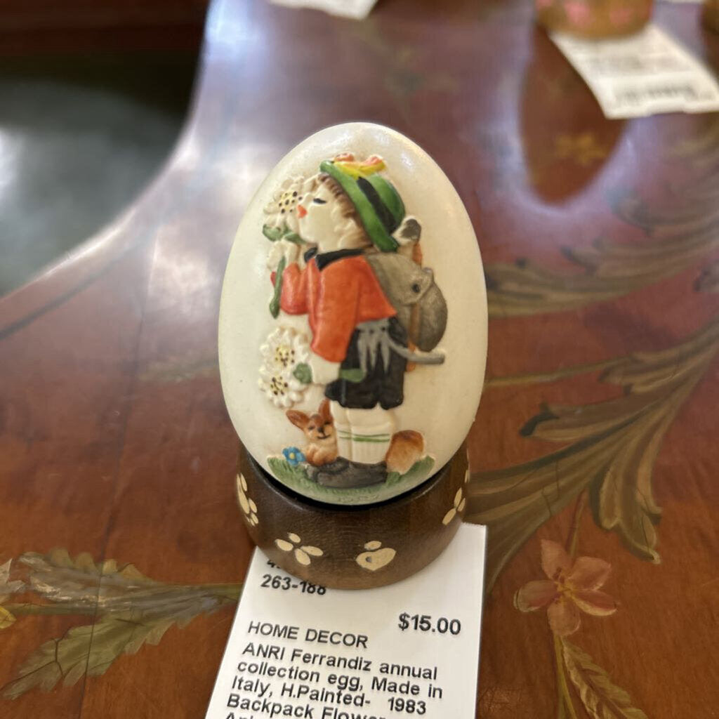 ANRI Ferrandiz annual collection egg, Made in Italy, H.Painted- 1983 Backpack Flower Animals. .