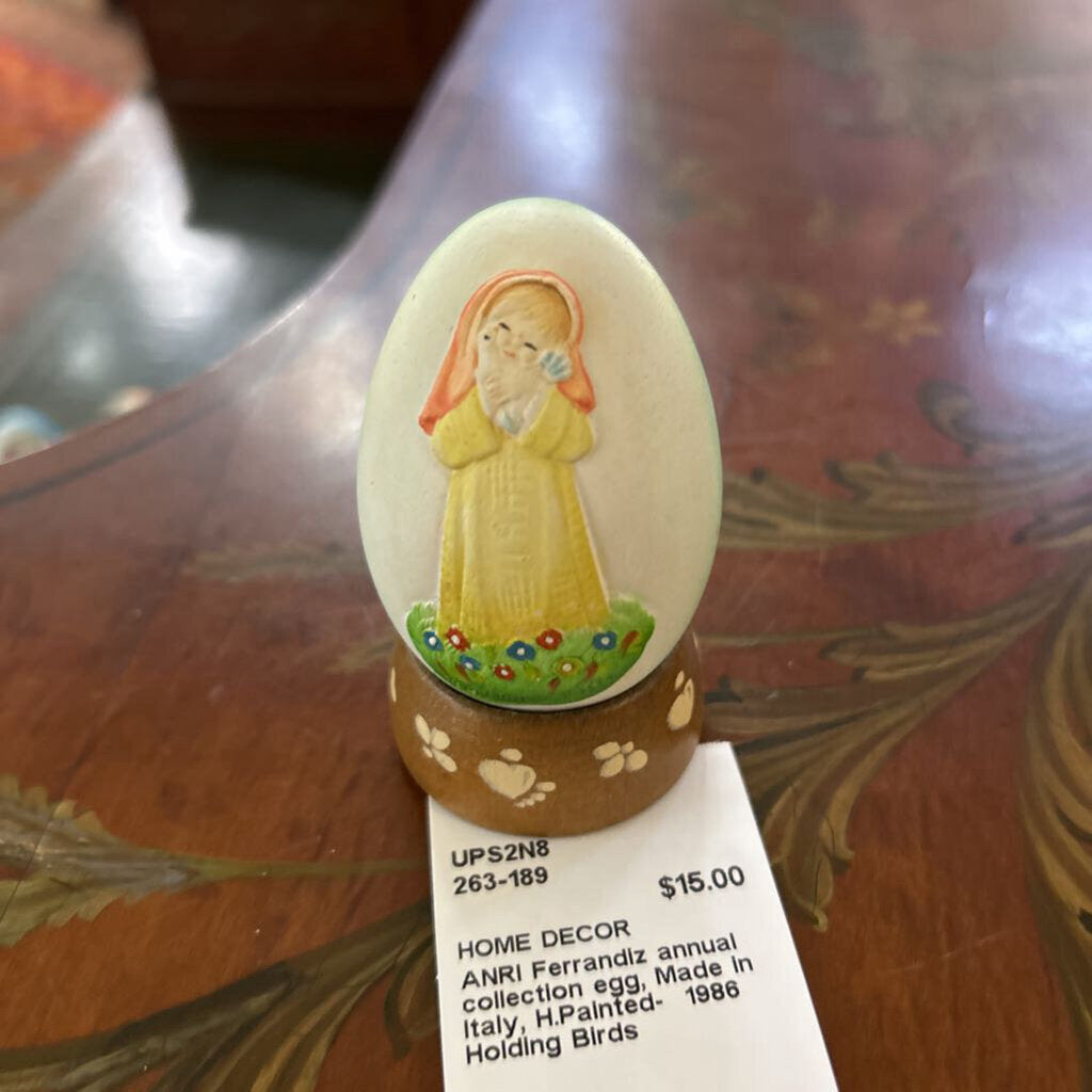 ANRI Ferrandiz annual collection egg, Made in Italy, H.Painted- 1986 Holding Birds