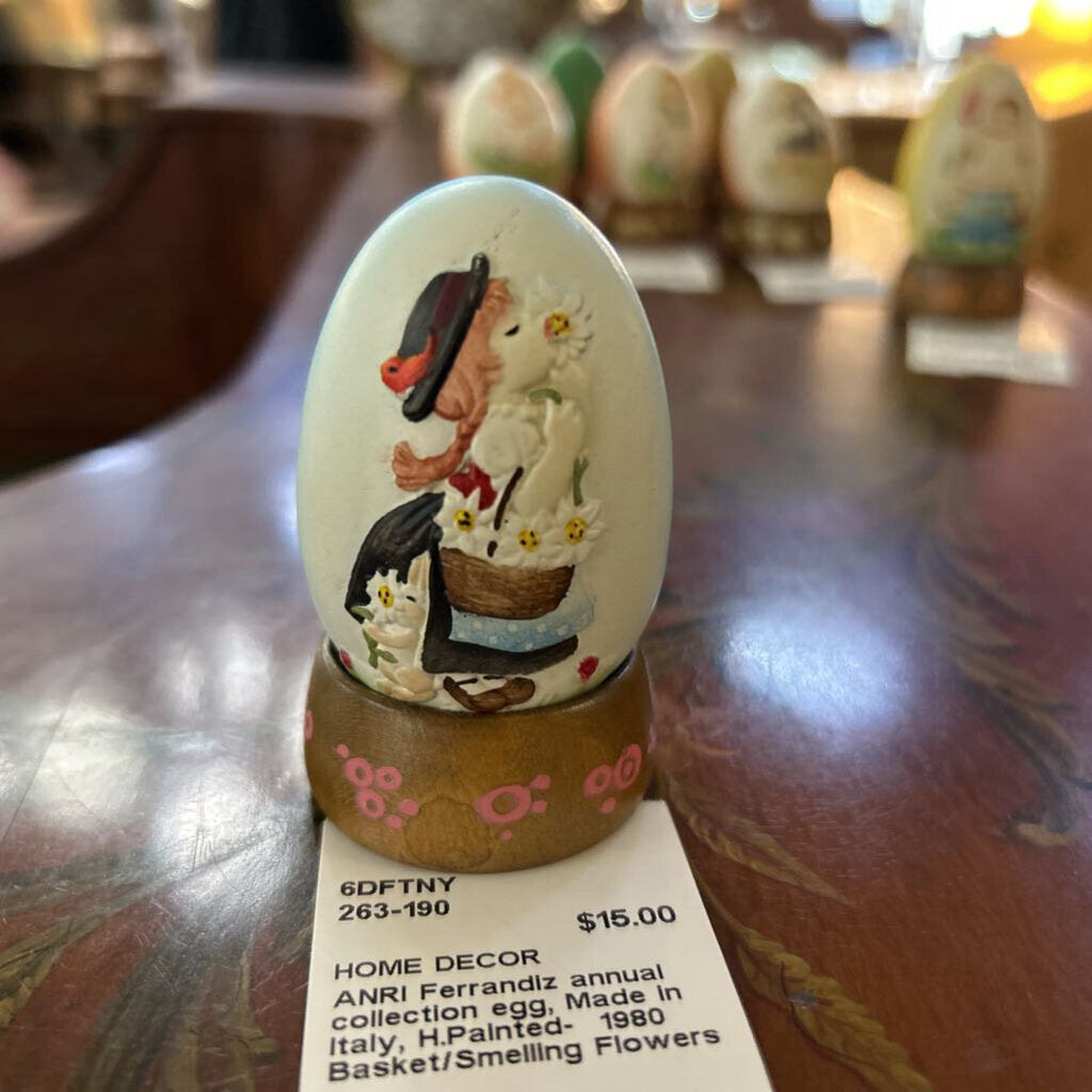 ANRI Ferrandiz annual collection egg, Made in Italy, H.Painted- 1980 Basket/Smelling Flowers