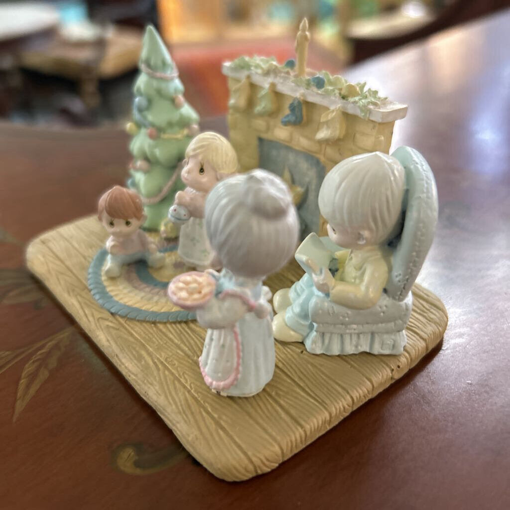 Enesco Precious Moments Miniature Pewter Family Christmas 1989-90.