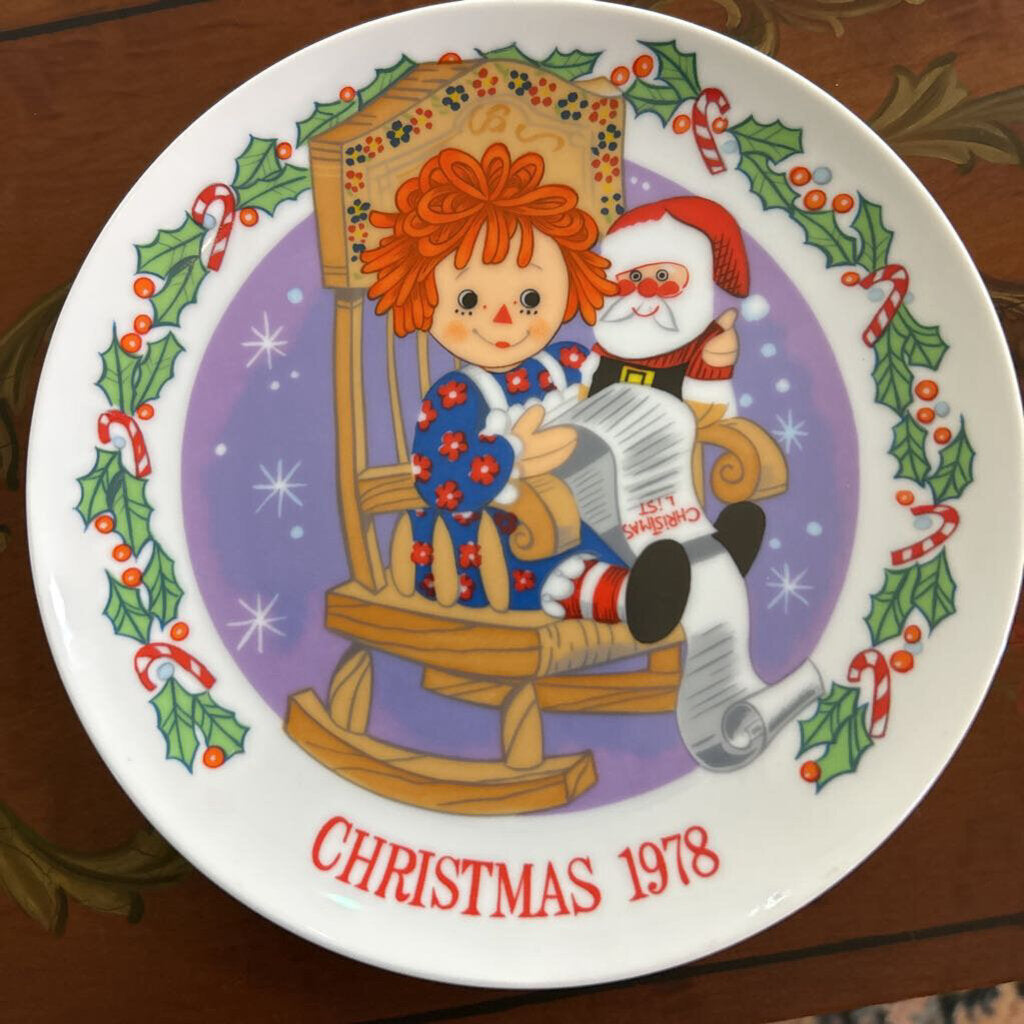 Vintage 1978 Schmid Raggedy Ann Christmas Plate, Japan.