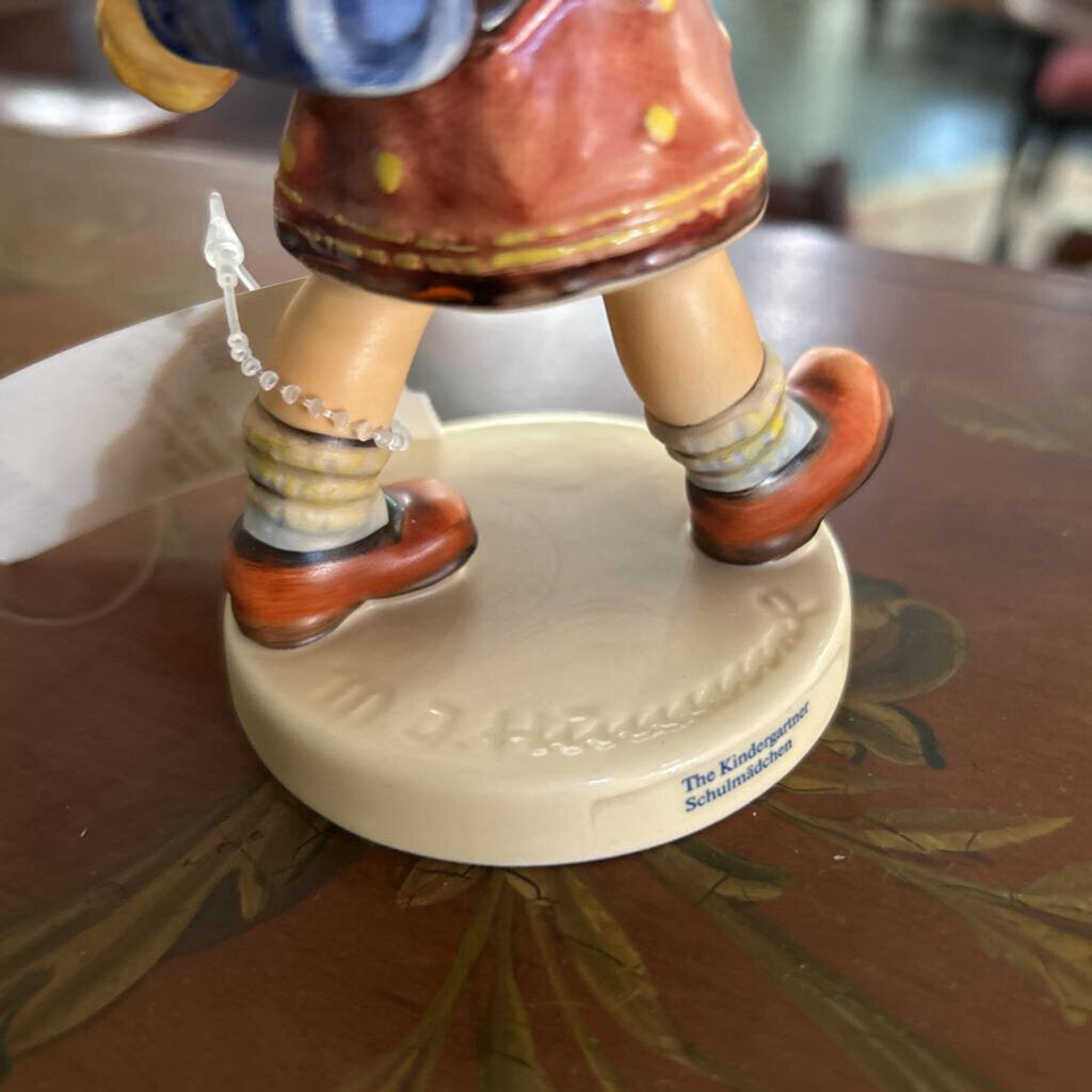 Goebel M.J.Hummel "The Kindergartner" Tmk-6 #467