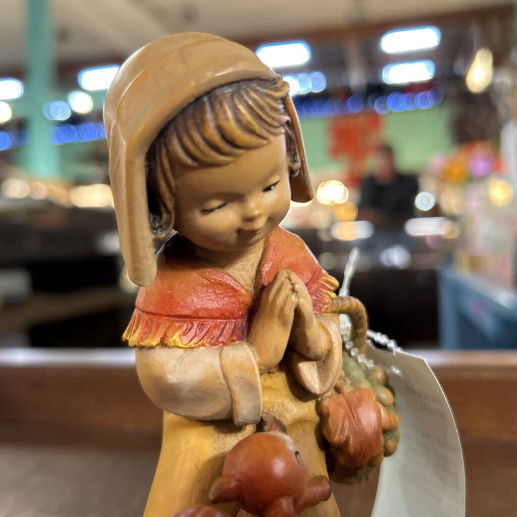 Vintage ANRI Wood carving "Thanksgiving" Girl with Squirrel, By Juan Ferrandiz, Hand-Carved/Hand-Painted, Italy.