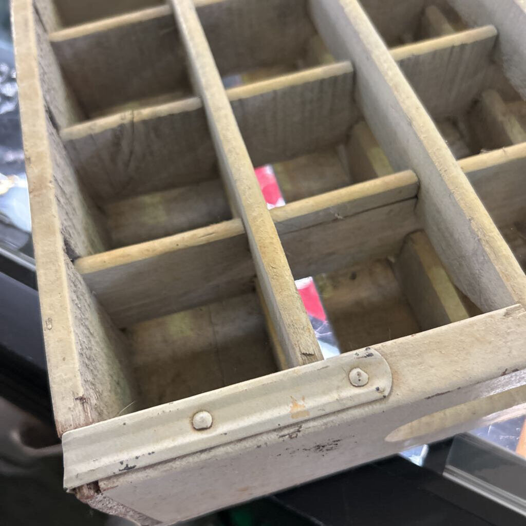 Vintage 24-Bottle Soda Crate Tray.