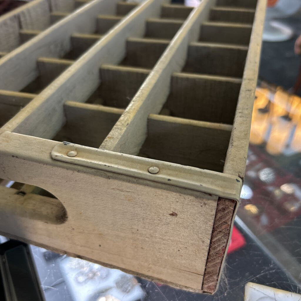Vintage 24-Bottle Soda Crate Tray.
