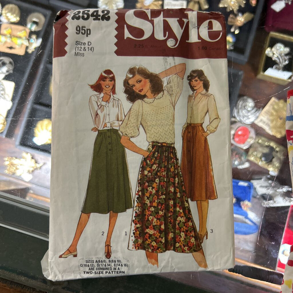 Style 2542, 1978 Sewing Pattern